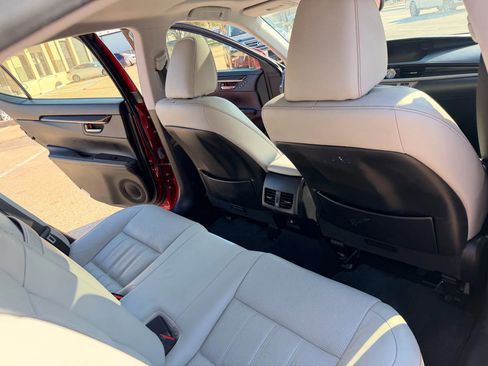 Used 2018 Lexus ES 300h w/ Luxury Package image 15