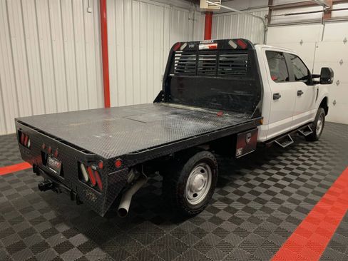 Used 2022 Ford F250 XL w/ Power Equipment Group image 4