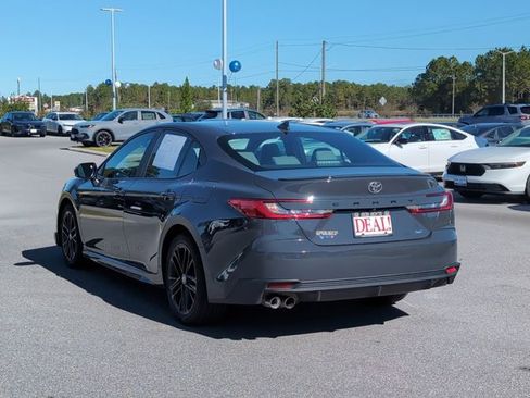 Used 2025 Toyota Camry SE image 5