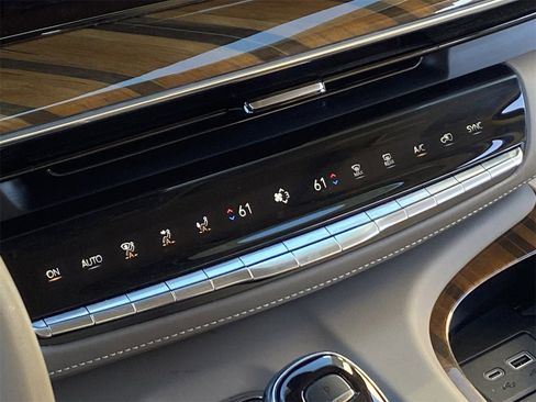 Certified 2024 Cadillac Escalade Sport Platinum image 31