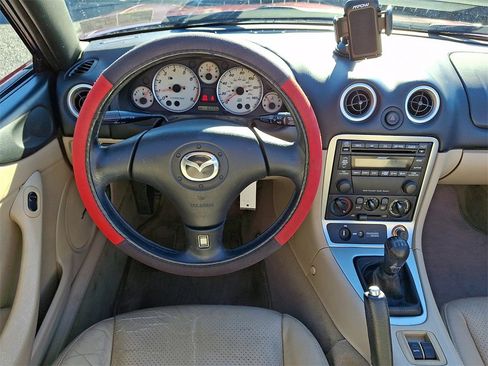 Used 2003 MAZDA MX-5 Miata image 17
