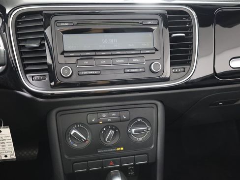 Used 2014 Volkswagen Beetle 1.8T image 16