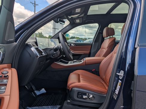 New 2026 BMW X5 xDrive40i w/ M Sport Package AWD/4WD image 5