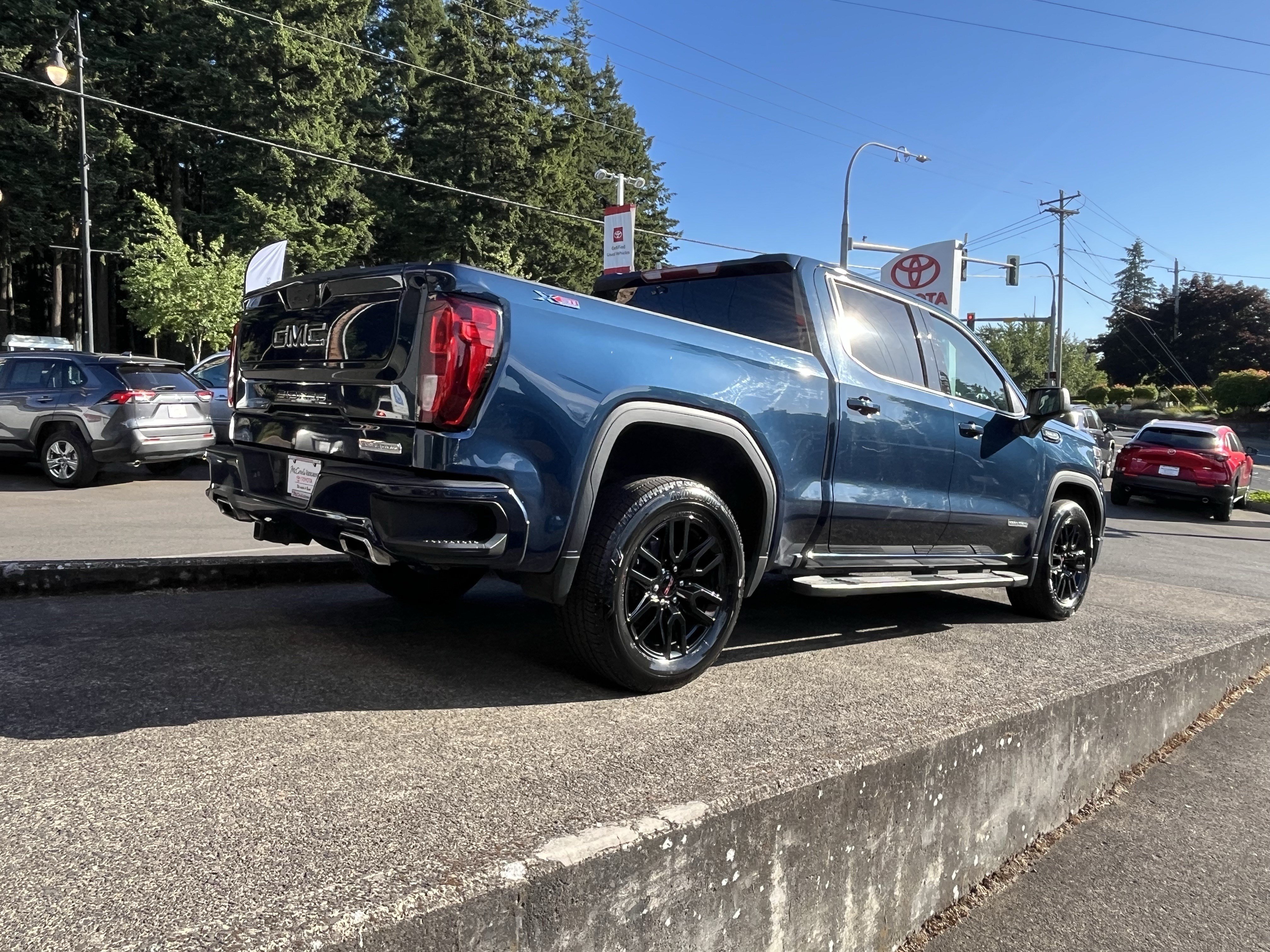 Used 2021 GMC Sierra 1500 Elevation w/ LPO, Elevation Black Package AWD/4WD image 7