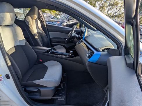 Used 2019 Toyota C-HR XLE image 21