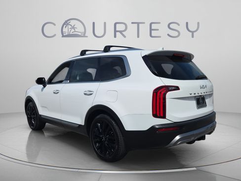 Used 2022 Kia Telluride SX w/ Towing Package FWD image 3