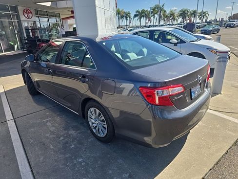Used 2014 Toyota Camry LE image 1