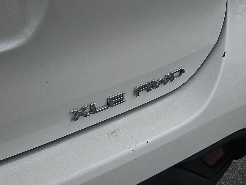 Used 2021 Toyota Highlander XLE AWD/4WD image 12