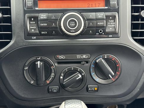 Used 2012 Nissan Juke S image 10