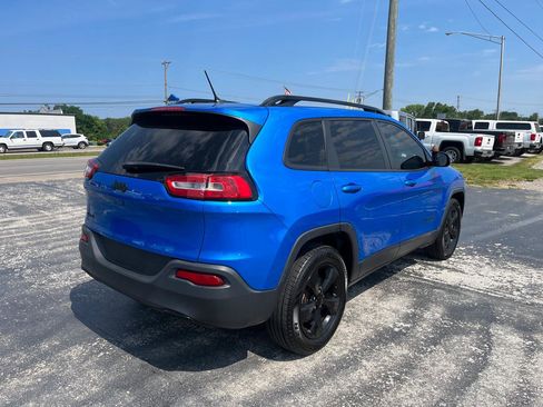 Used 2018 Jeep Cherokee Latitude w/ Altitude Package image 3