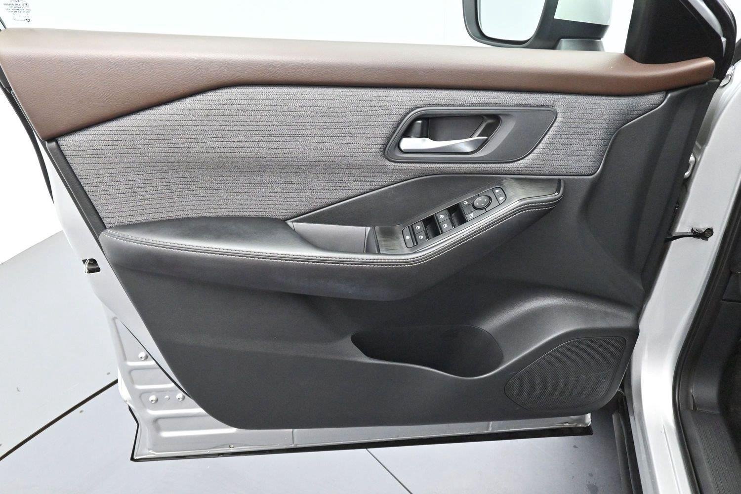 Used 2021 Nissan Rogue SV AWD/4WD image 9