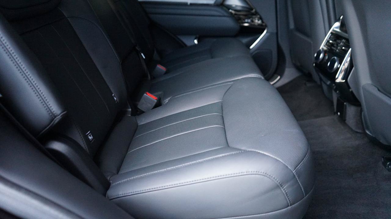 Used 2024 Land Rover Range Rover Sport SE AWD/4WD image 24