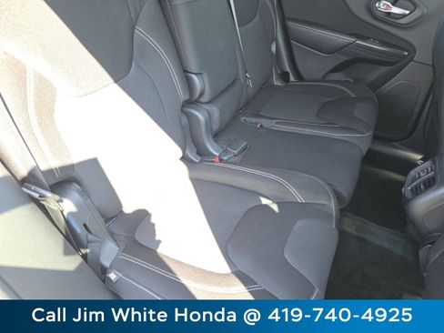 Used 2015 Jeep Cherokee Latitude w/ Comfort/Convenience Group AWD/4WD image 19