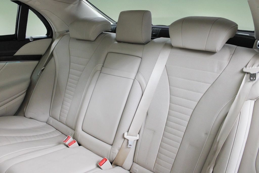 Used 2018 Mercedes-Benz S 560 Sedan image 25