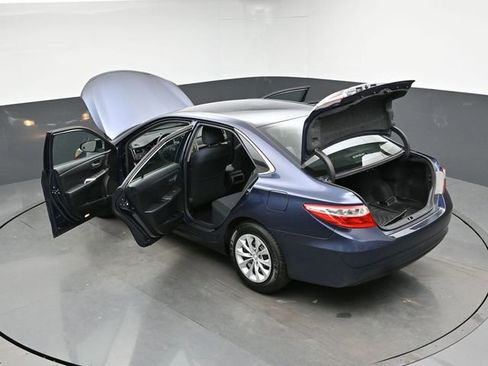 Used 2016 Toyota Camry LE image 41