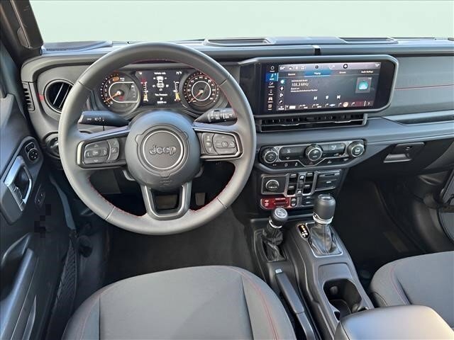 Used 2025 Jeep Wrangler Unlimited Rubicon AWD/4WD image 18