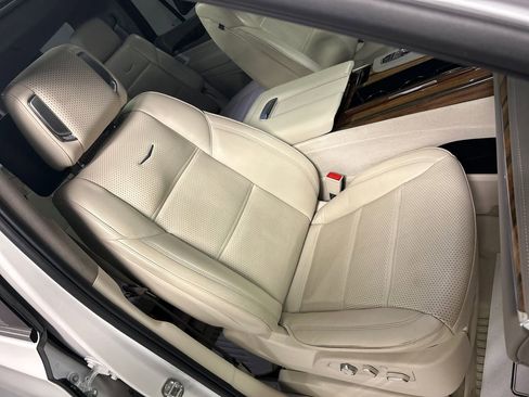 Used 2023 Cadillac Escalade Premium Luxury Platinum w/ LPO, Floor Liner Package AWD/4WD image 28