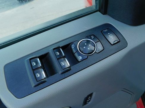 Used 2020 Ford F250 XLT w/ XLT Premium Package image 28