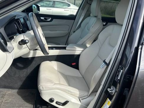 Used 2023 Volvo XC60 B5 Plus w/ Climate Package image 3