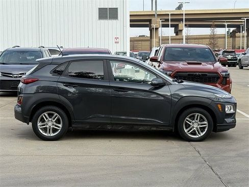 Used 2020 Hyundai Kona SE image 3