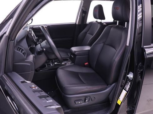 Used 2020 Toyota 4Runner TRD Off-Road Premium w/ Moonroof Package AWD/4WD image 4