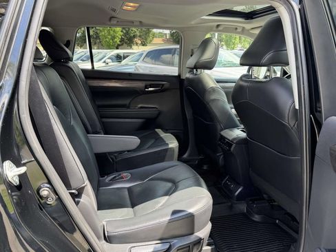 Used 2020 Toyota Highlander Limited AWD/4WD image 13
