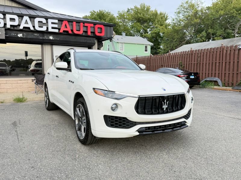 Used 2017 Maserati Levante w/ Sport Package AWD/4WD image 4