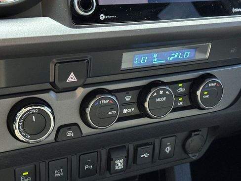 Used 2022 Toyota Tacoma TRD Off-Road image 20