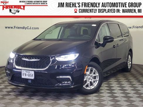 Used 2024 Chrysler Pacifica Touring-L image 1