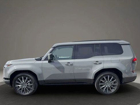 Used 2026 Lexus GX 550 image 2