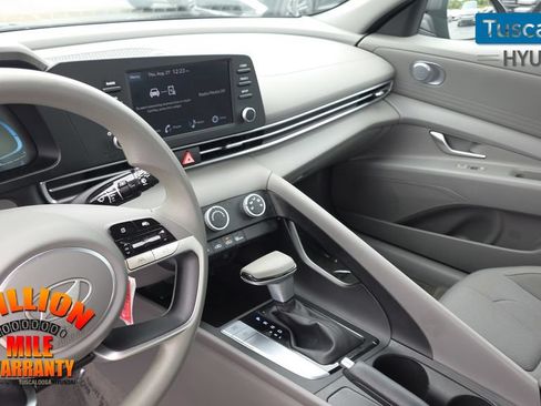 Used 2024 Hyundai Elantra SE FWD image 21