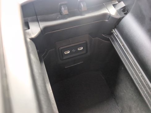 Used 2024 Mercedes-Benz GLC 43 AMG 4MATIC image 39