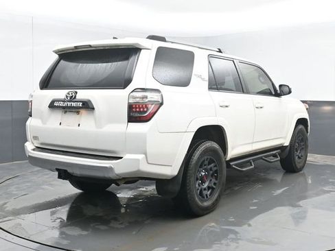 Used 2018 Toyota 4Runner TRD Off-Road AWD/4WD image 14