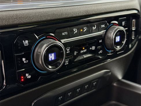 Used 2024 Chevrolet Silverado 3500 High Country w/ High Country Premium Package image 15