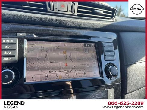 Used 2018 Nissan Rogue SV w/ Premium Package image 21