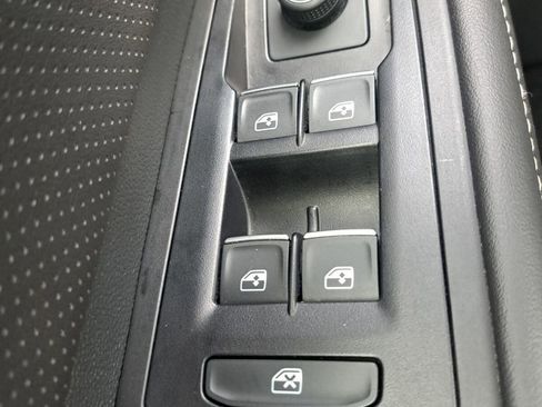 Used 2025 Volkswagen Atlas SE image 16