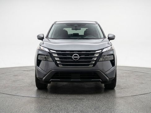 Used 2025 Nissan Rogue SV AWD/4WD image 2