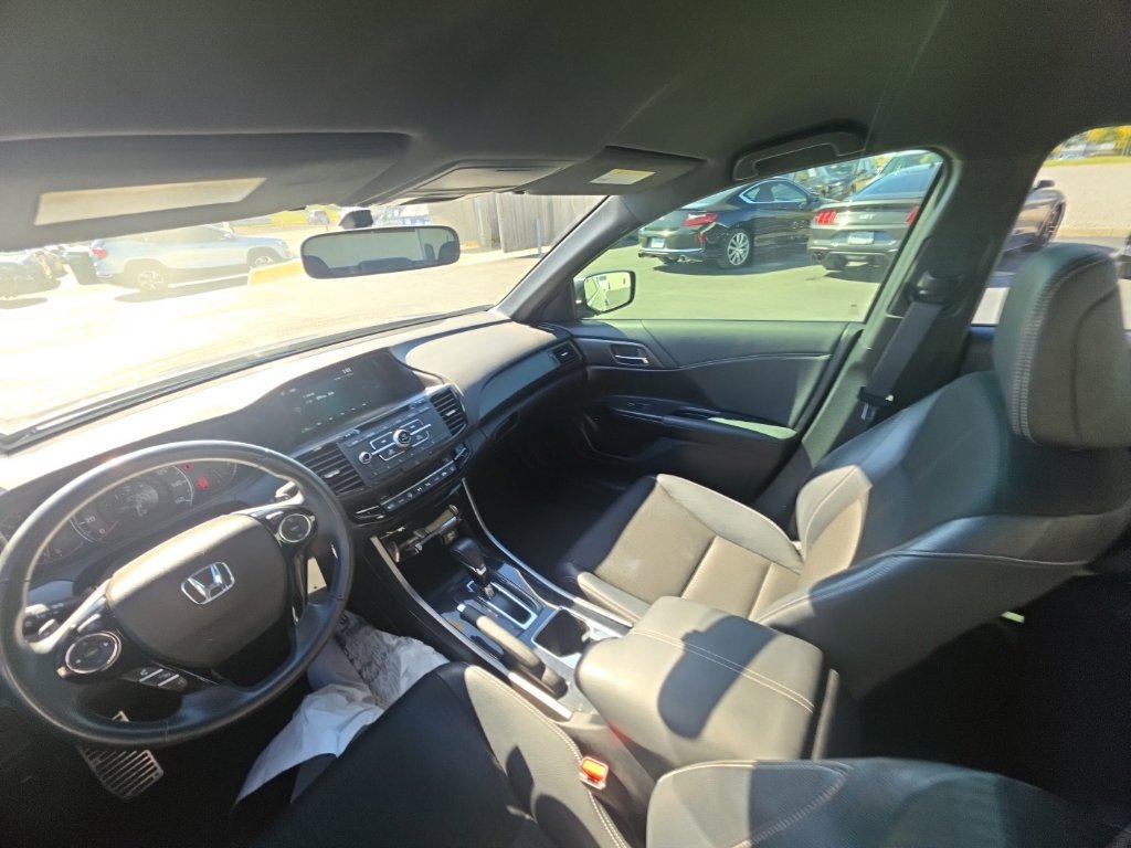 Used 2017 Honda Accord Sport image 33