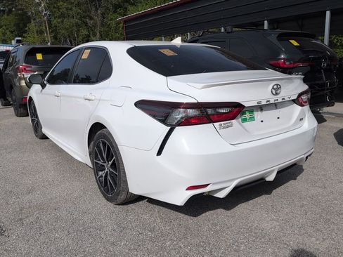 Used 2021 Toyota Camry SE image 4