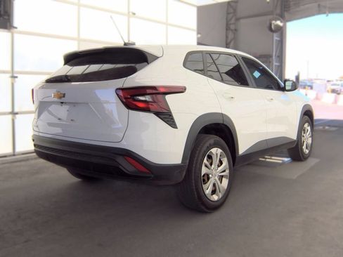 Used 2024 Chevrolet Trax LS FWD image 3