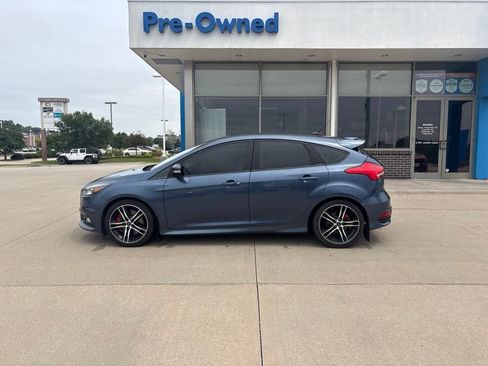 Used 2018 Ford Focus ST FWD image 8