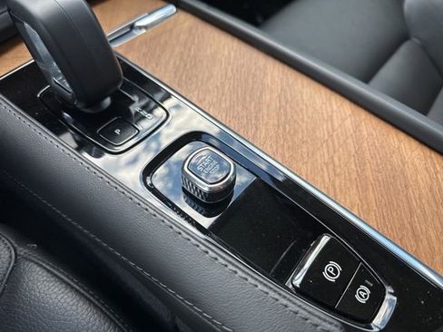 Certified 2023 Volvo XC90 B6 Plus w/ Protection Package Premier image 30