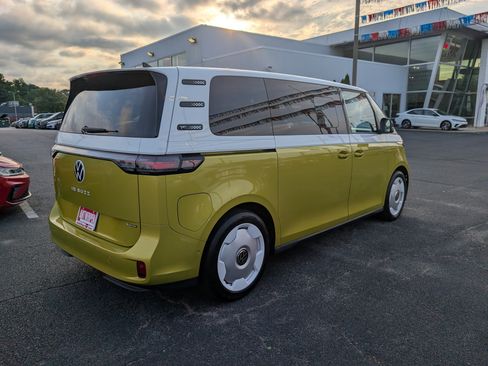 Used 2025 Volkswagen ID. Buzz 1st Edition w/ Cupholders Package AWD/4WD image 3
