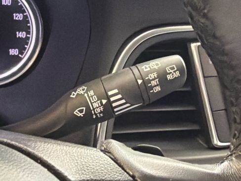 Used 2018 Buick Enclave Essence FWD image 39