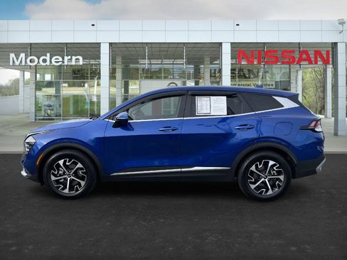 Used 2024 Kia Sportage EX image 2