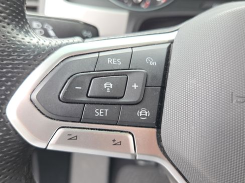 Used 2021 Volkswagen Atlas Cross Sport SE image 23