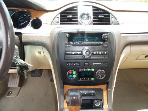 Used 2011 Buick Enclave CX FWD image 17