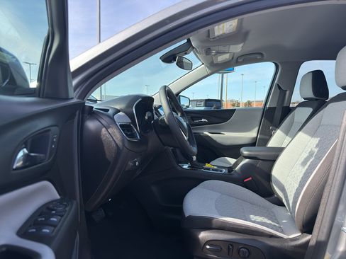 Used 2023 Chevrolet Equinox LT image 11