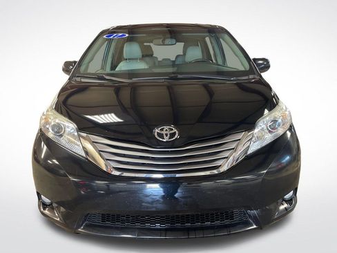 Certified 2017 Toyota Sienna XLE Premium AWD/4WD image 8