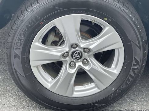 Used 2019 Toyota RAV4 XLE AWD/4WD image 8